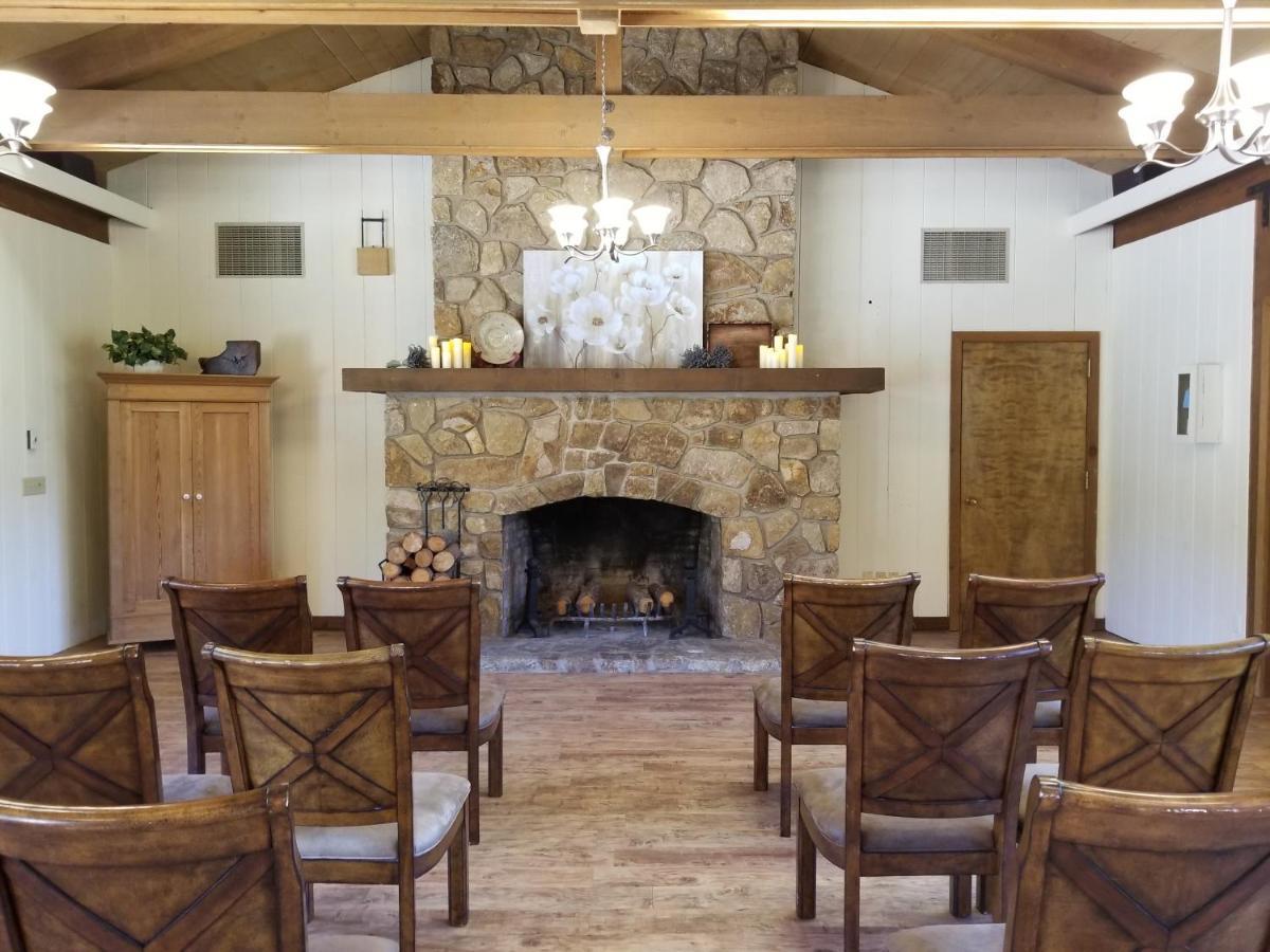 Carmel Valley Lodge Exterior foto